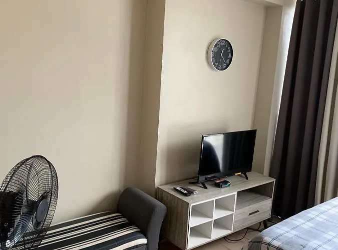 One Eastwood Tower 1 Bed & Breakfast