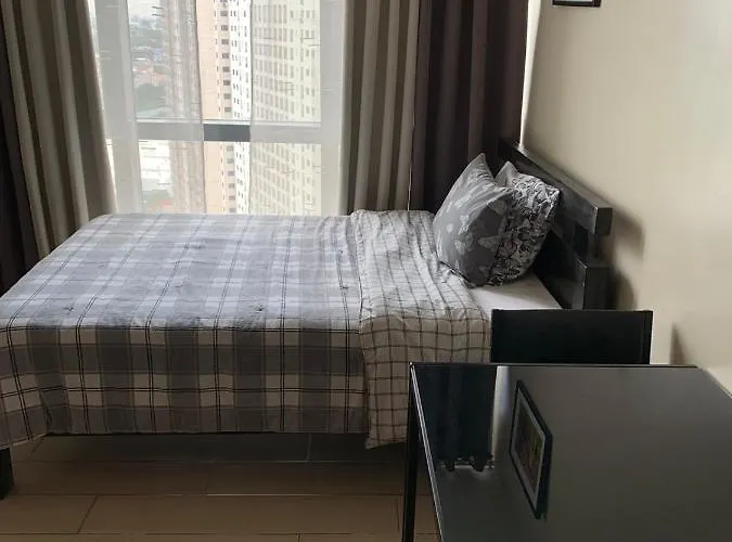 Bed & Breakfast One Eastwood Tower 1