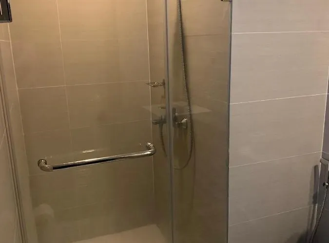 Bed & Breakfast One Eastwood Tower 1 *